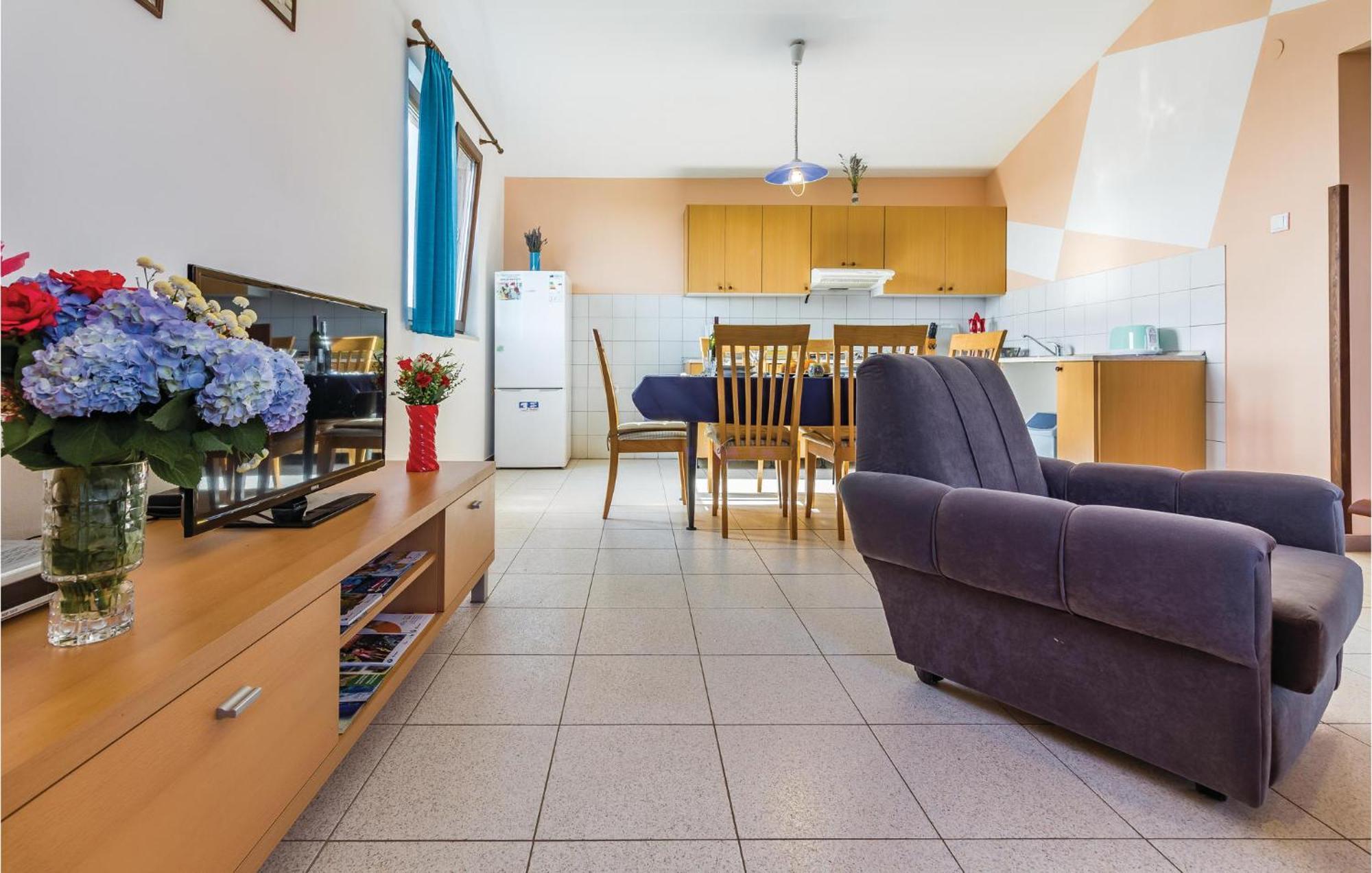 2 Bedroom Awesome Apartment In Vinkuran Esterno foto