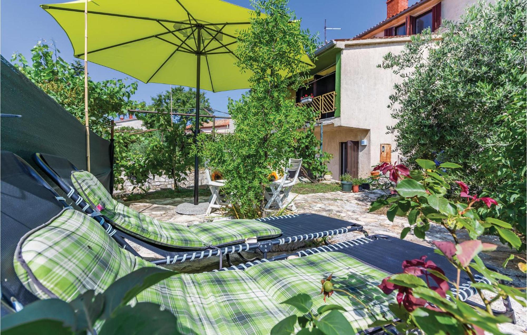 2 Bedroom Awesome Apartment In Vinkuran Esterno foto