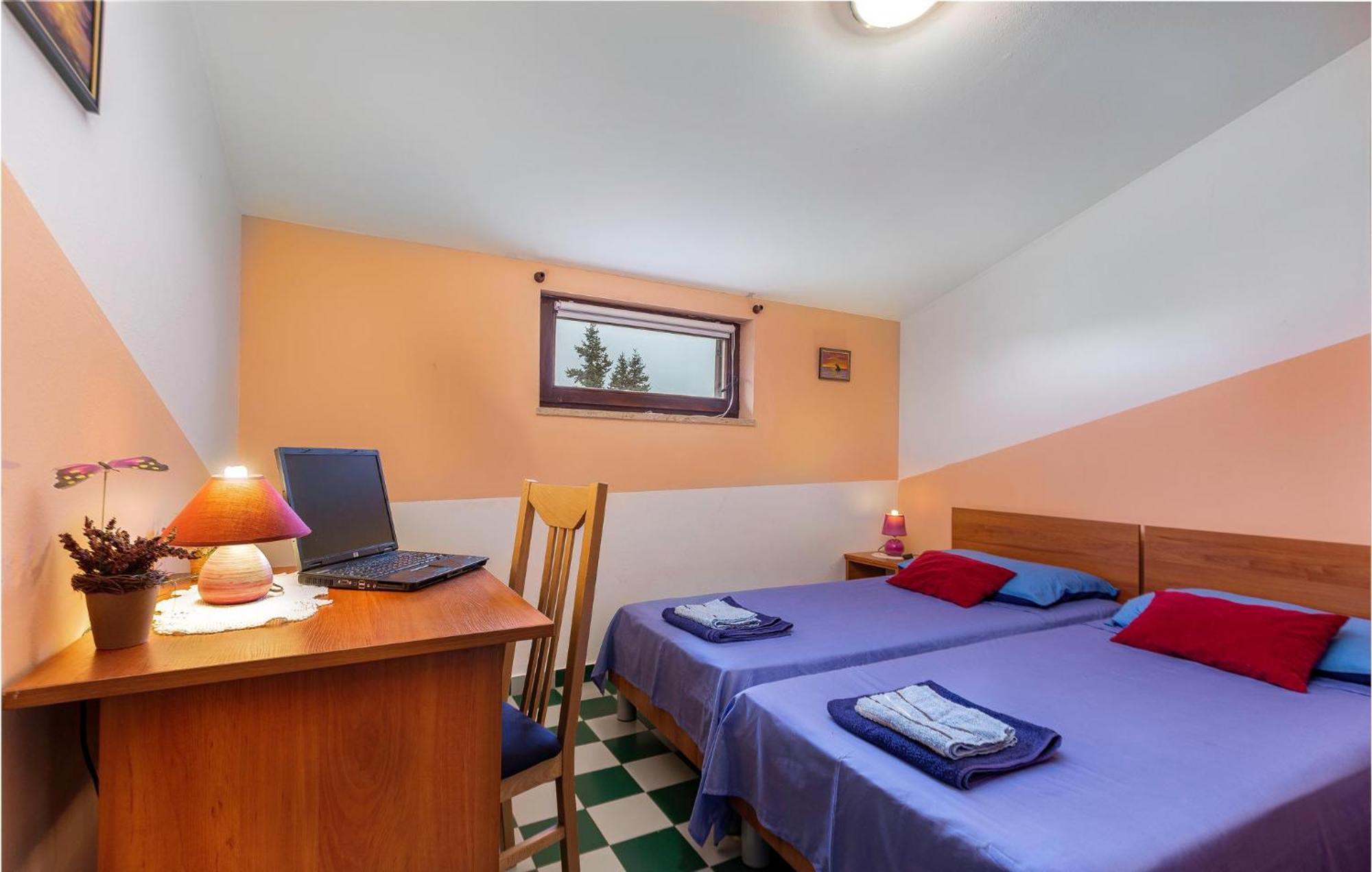 2 Bedroom Awesome Apartment In Vinkuran Esterno foto