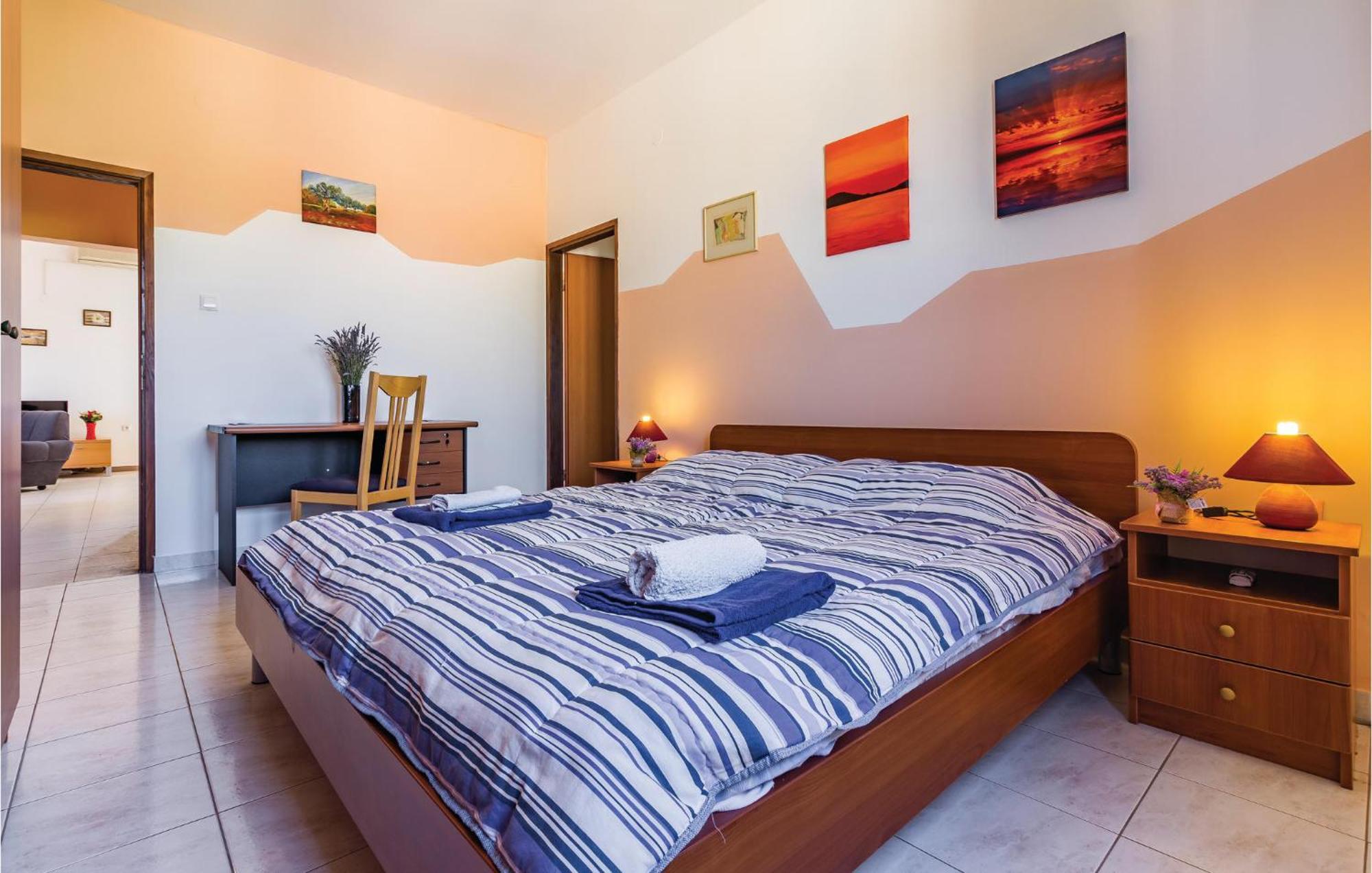 2 Bedroom Awesome Apartment In Vinkuran Esterno foto