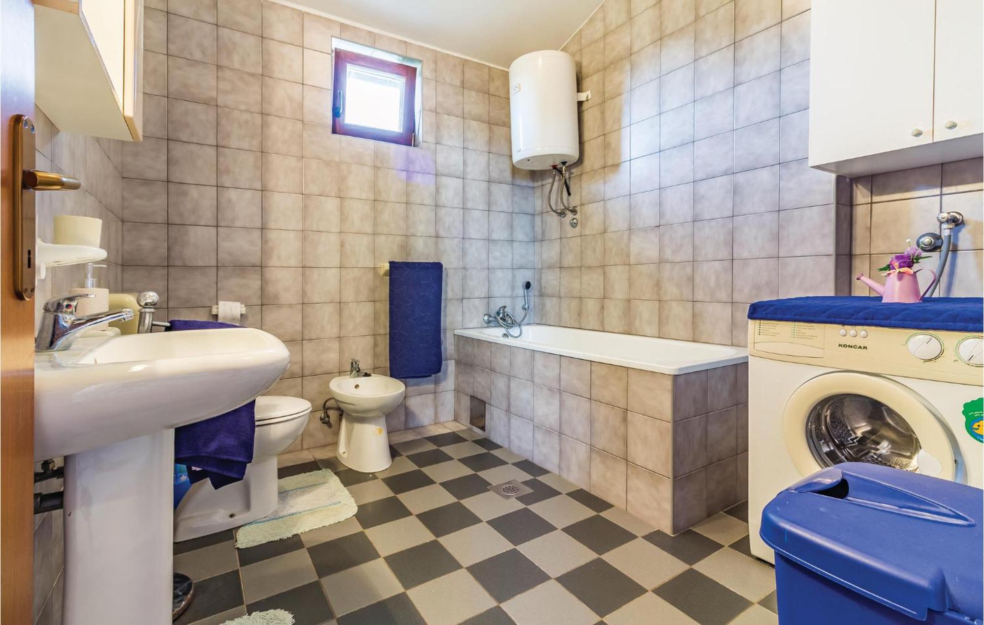 2 Bedroom Awesome Apartment In Vinkuran Esterno foto