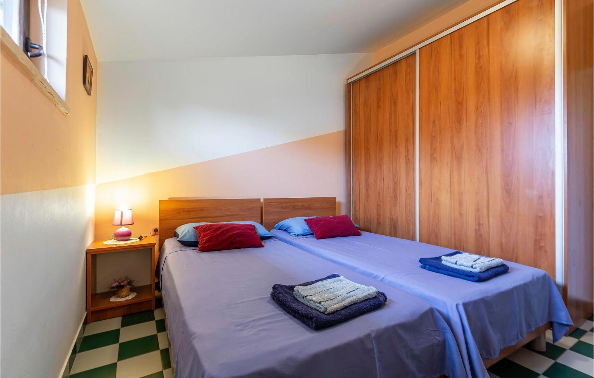 2 Bedroom Awesome Apartment In Vinkuran Esterno foto