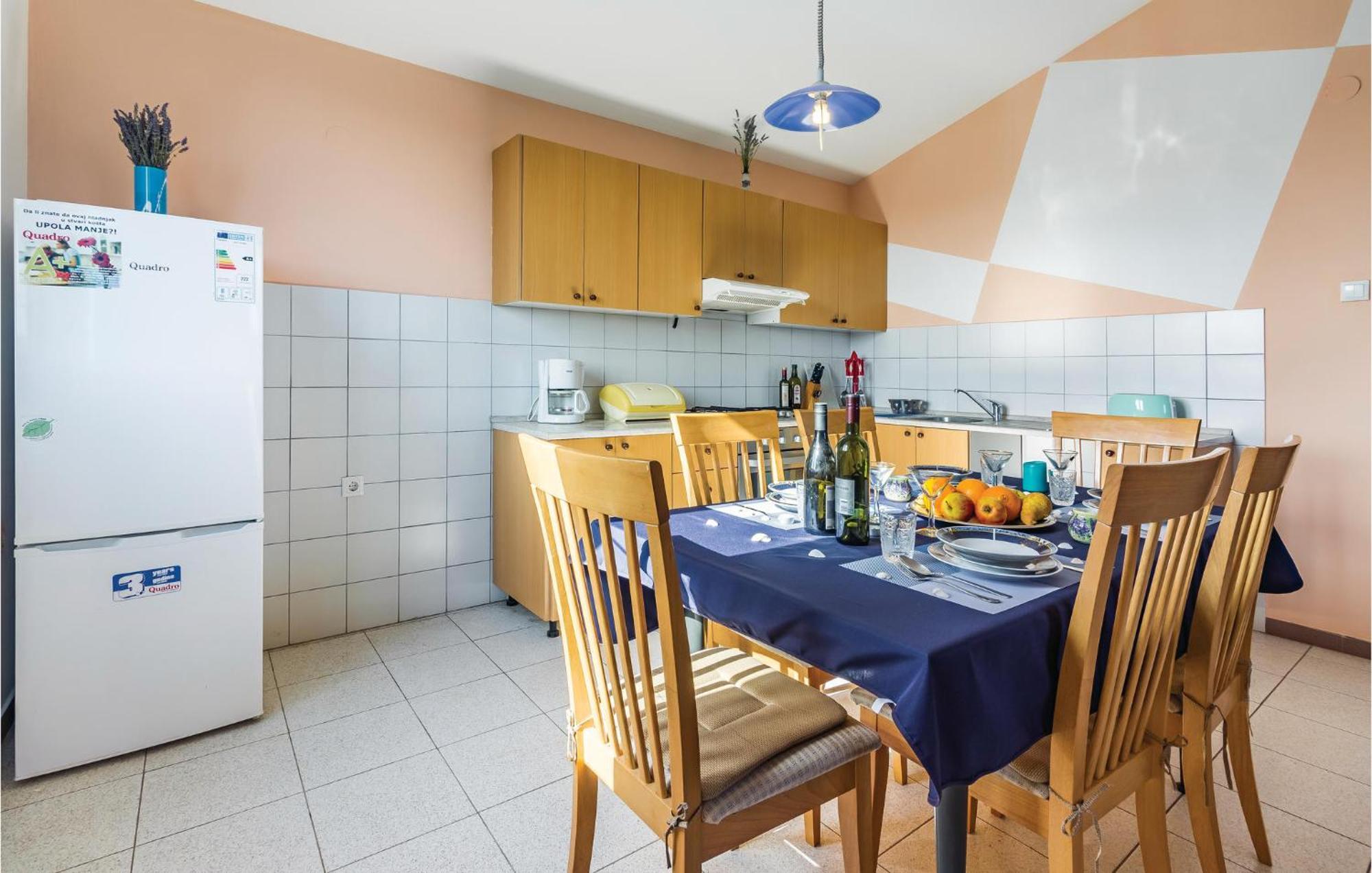 2 Bedroom Awesome Apartment In Vinkuran Esterno foto
