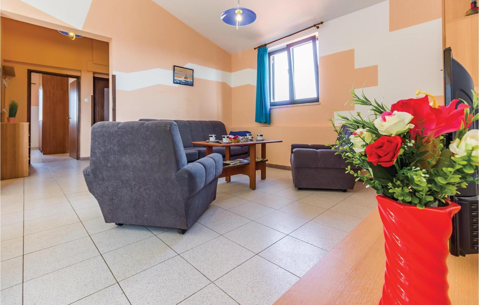 2 Bedroom Awesome Apartment In Vinkuran Esterno foto