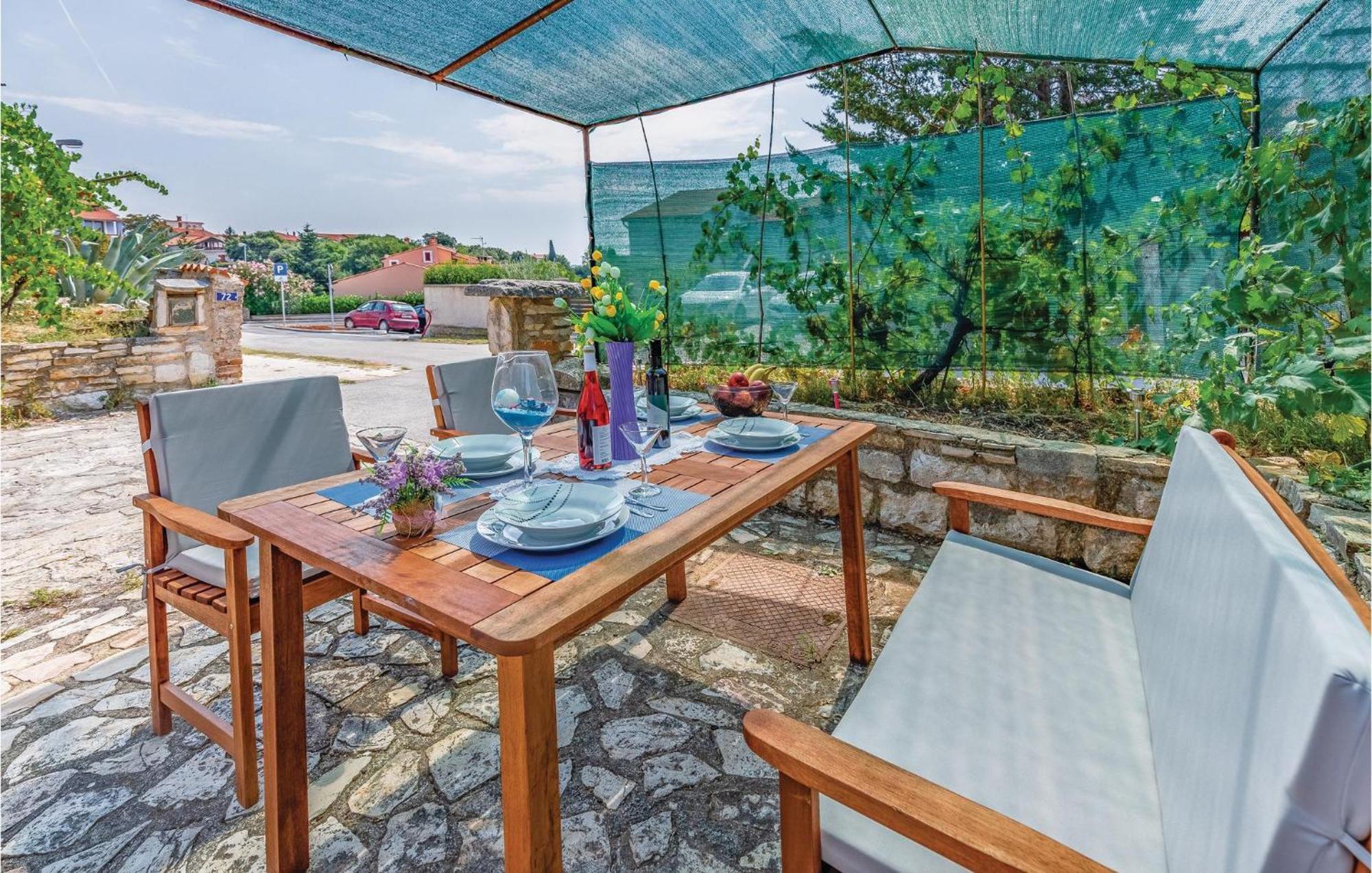 2 Bedroom Awesome Apartment In Vinkuran Esterno foto